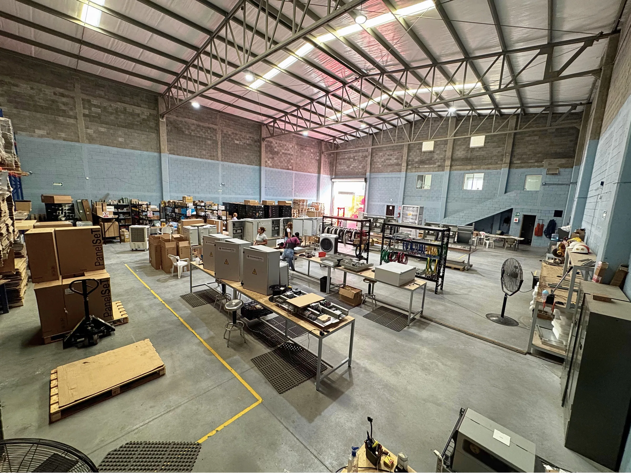 Vista general del centro de ensamble e integración en Monterrey